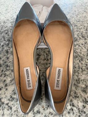 Steve Madden Metallic Gray Patent Leather Pointed Flats.